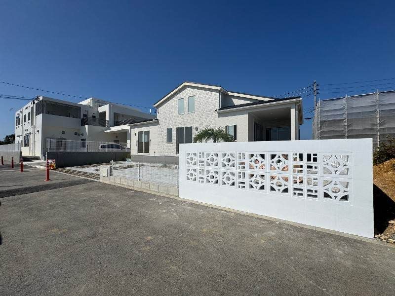 New 2LDK Wooden House in Yomitan, Okinawa | Long-Term Superior Housing - Thumbnail 2
