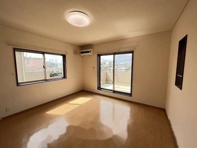 4LDK RC House for Sale in Yomitan, Okinawa - 231 sqm - Thumbnail 4