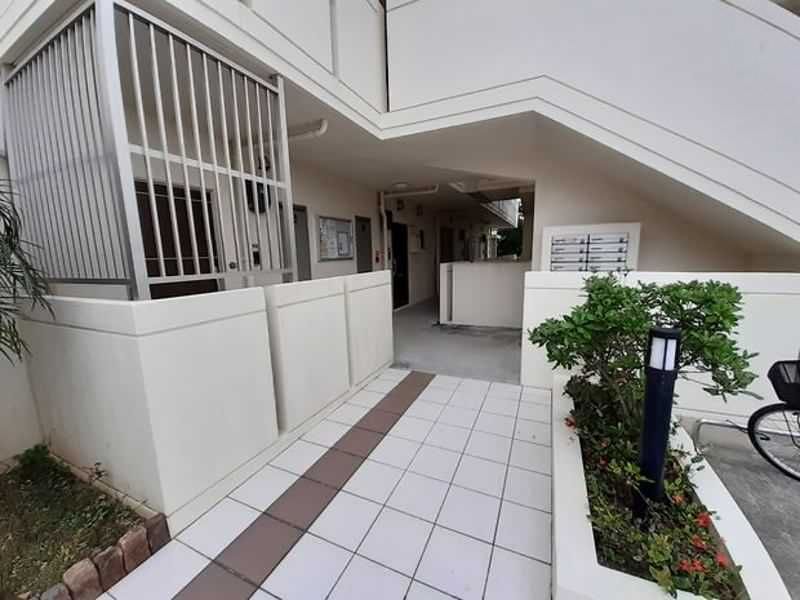 Modern 2LDK Pet-Friendly Apartment for Rent in Ginowan Village, Okinawa - Thumbnail 3