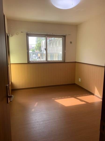 Pet-Friendly 2LDK Apartment for Rent in Okinawa City - Thumbnail 3