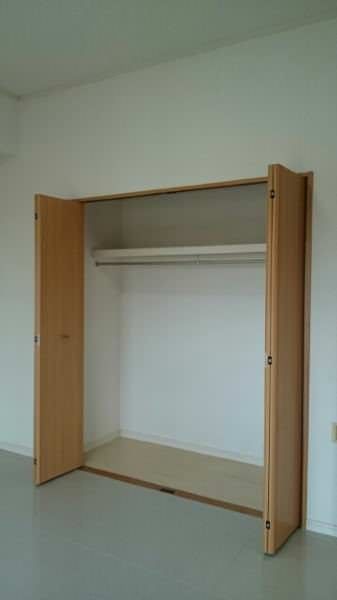 Spacious 2LDK Apartment for Rent in Okinawa City - Thumbnail 3