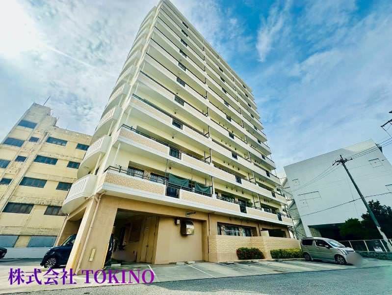 Renovated 3LDK Apartment with Ocean View in Naha's Ameku - Thumbnail 2