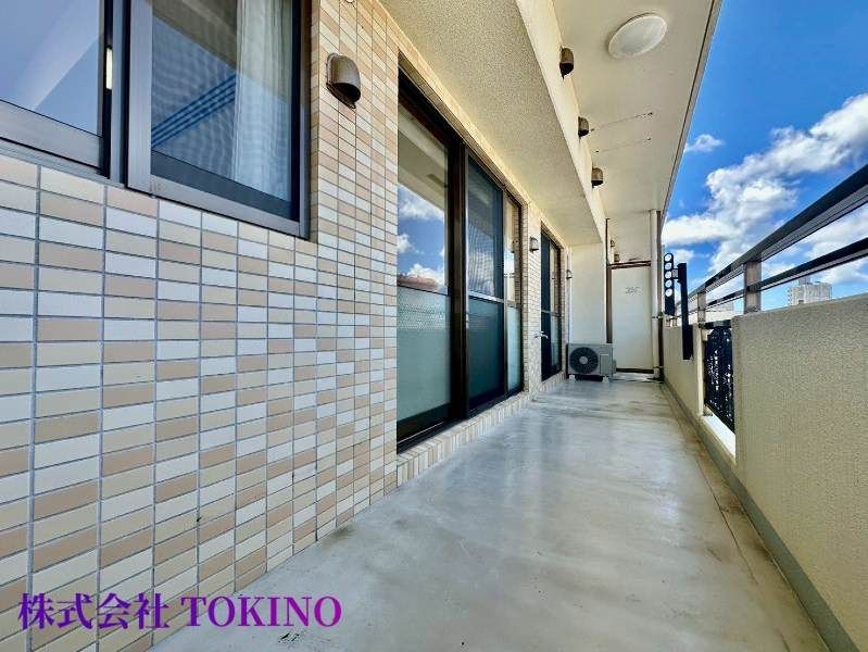 Renovated 3LDK Apartment with Ocean View in Naha's Ameku - Thumbnail 4