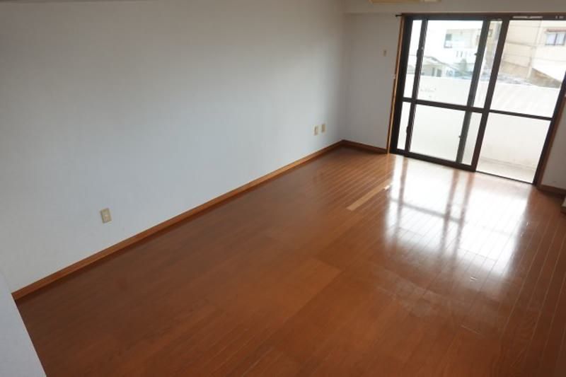 Spacious 1R Apartment Near Ryukyu University in Ginowan - Thumbnail 3