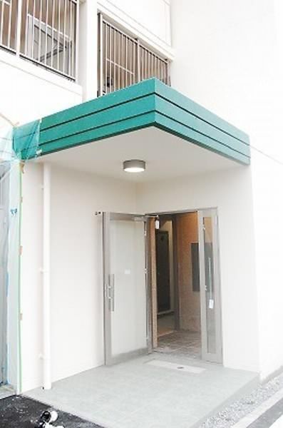 Modern 2LDK Apartment in Nanjo City, Okinawa - Thumbnail 3