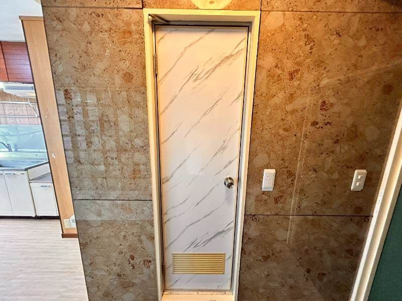 Pet-Friendly 1DK Apartment for Sale in Naha, Okinawa - Thumbnail 3