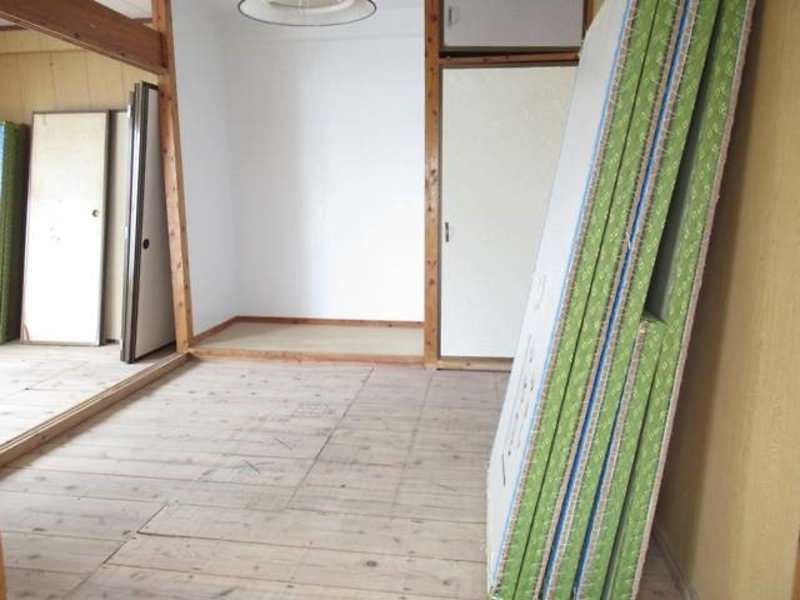 3DK Apartment with Three Washitsu for Rent in Urasoe, Okinawa - Thumbnail 4