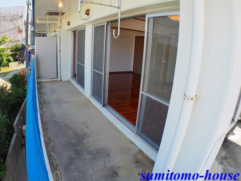 Ocean View 2LDK Apartment for Rent in Yomitan Village, Okinawa - Thumbnail 3
