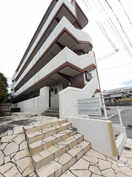1LDK Apartment for Rent in Ezu, Uruma City, Okinawa - Thumbnail 2