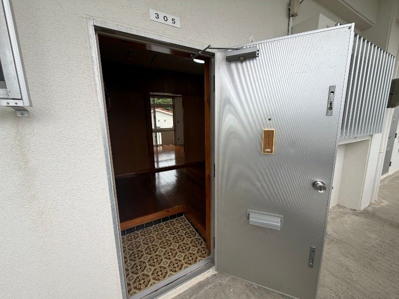 2DK Apartment for Rent in Onaka, Nishihara Town, Okinawa - Thumbnail 2