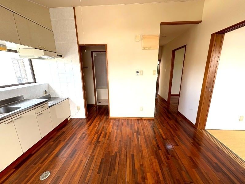 Rental Apartment in Okinawa City - 2DK, Separate Bath/Toilet - Thumbnail 2