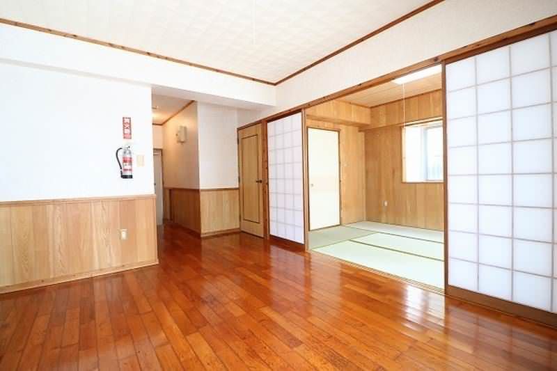 Maison Akamine 2DK Apartment for Rent in Naha, Okinawa - Thumbnail 2