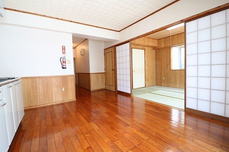 Maison Akamine 2DK Apartment for Rent in Naha, Okinawa - Thumbnail 3