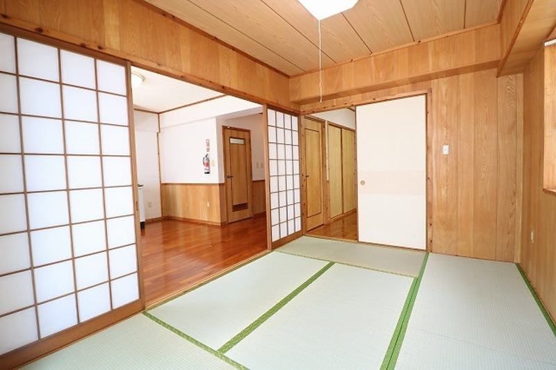 Maison Akamine 2DK Apartment for Rent in Naha, Okinawa - Thumbnail 4