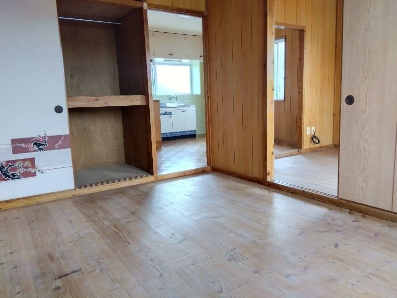 2DK Corner Apartment for Rent in Kita-Nakagusuku, Okinawa - Thumbnail 2