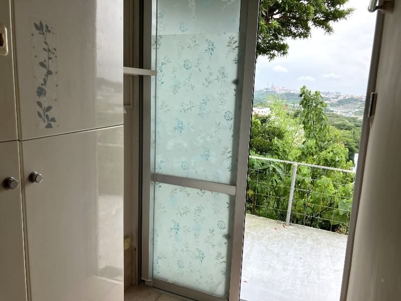 3LDK House for Sale in Nishihara, Okinawa with Ocean Views - Thumbnail 4