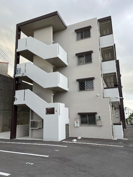 Modern 2LDK Apartment for Rent in Uruma City, Okinawa - Thumbnail 2