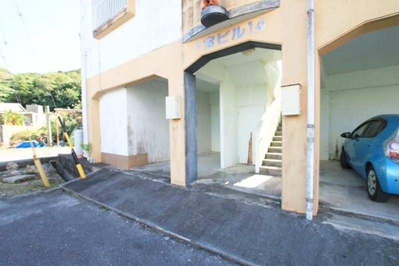 2DK Apartment for Rent in Nanjo City, Okinawa with Separate Bath/Toilet - Thumbnail 3