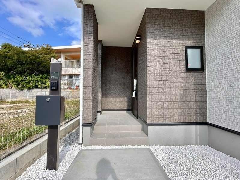 New 4LDK House in Uken, Uruma City, Okinawa - Walk to Beach - Thumbnail 2