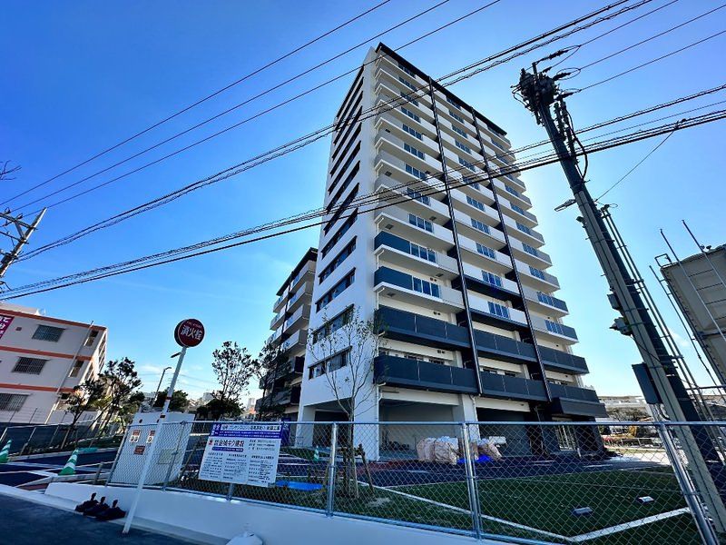 Modern 2LDK Apartment for Rent in Haebaru Town, Okinawa - Image 1