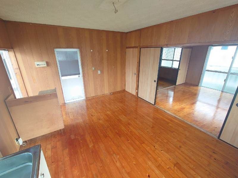 2LDK Apartment with Free Tandem Parking in Kitana, Okinawa - Thumbnail 4