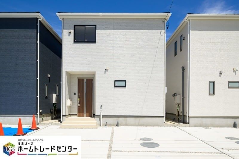 New 4LDK House in Uruma City Okinawa with Walk-in Closet - Main Image