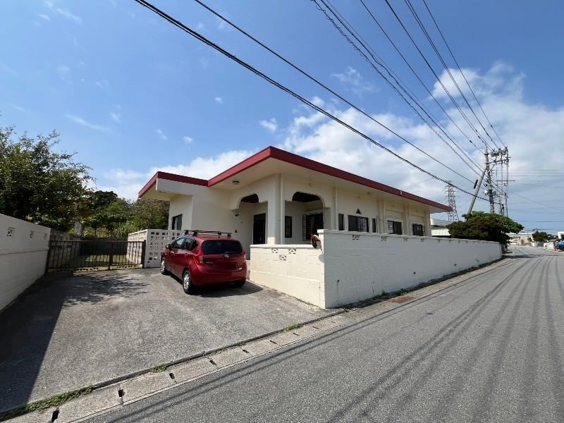 Spacious RC House with Large Garden for Sale in Uruma, Okinawa - Thumbnail 4