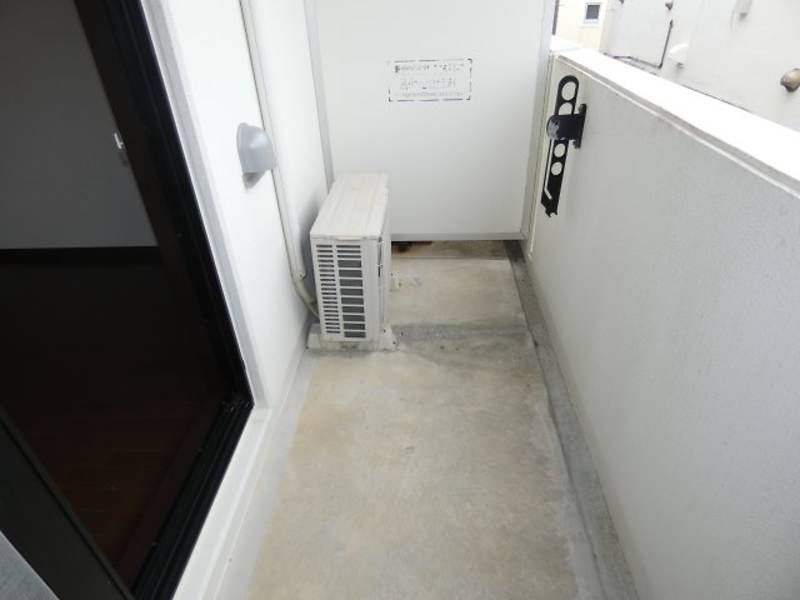 Modern 1K Apartment for Rent in Yomitan Village, Okinawa - Thumbnail 4