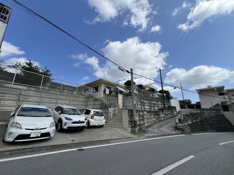 4LDK House with Garden & Views in Okinawa City - Thumbnail 2