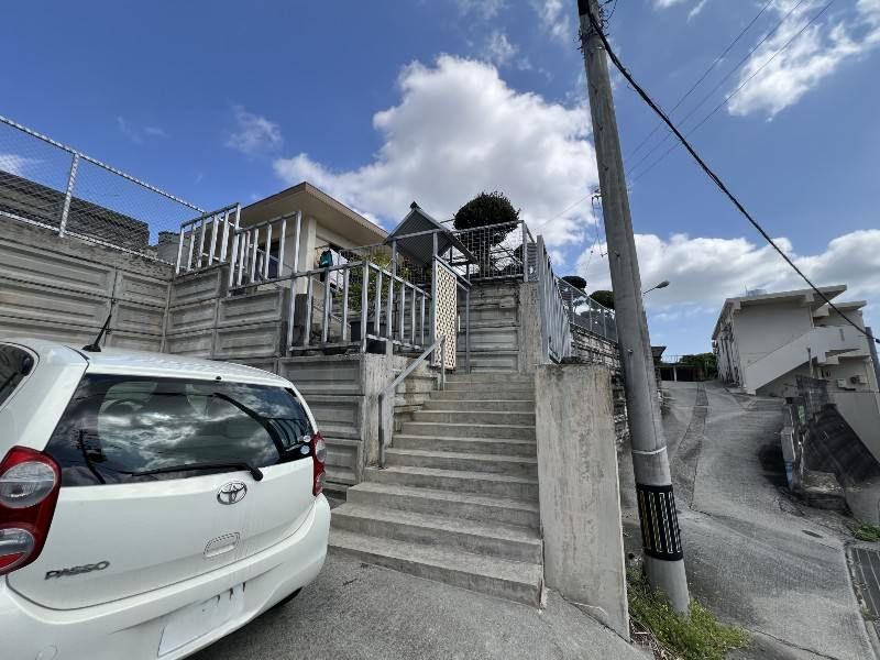 4LDK House with Garden & Views in Okinawa City - Thumbnail 3