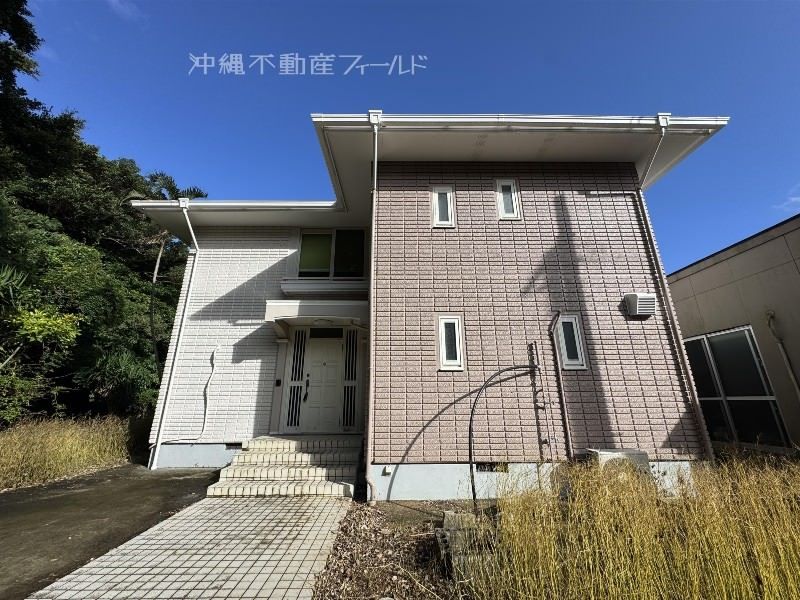 Unique Two-Story Home in Yaese Town, Okinawa - Thumbnail 2