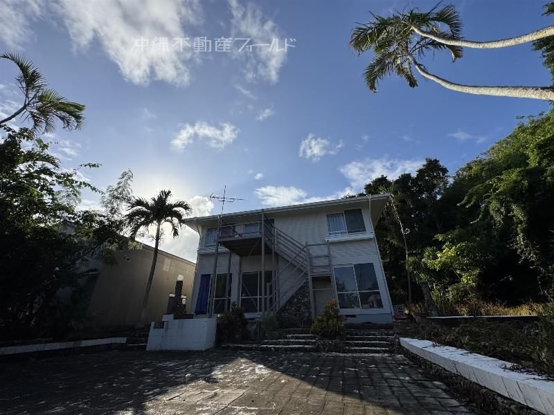 Unique Two-Story Home in Yaese Town, Okinawa - Thumbnail 3