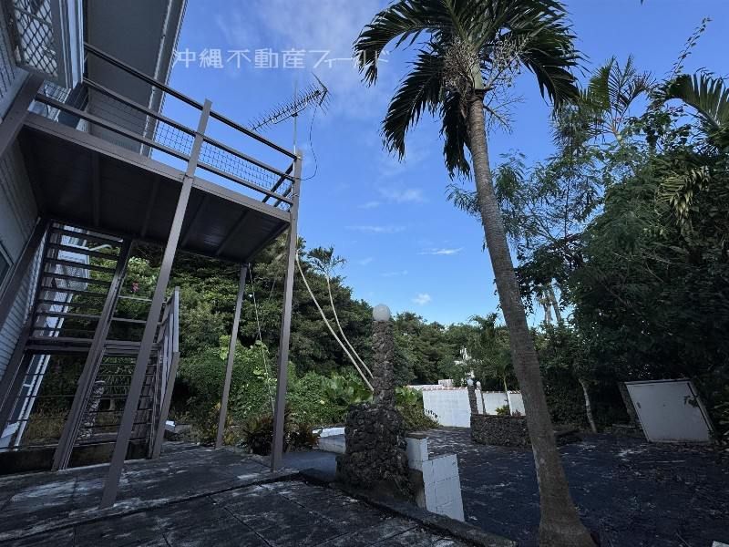 Unique Two-Story Home in Yaese Town, Okinawa - Thumbnail 4