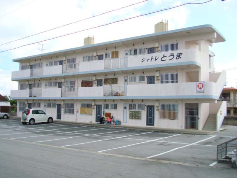 Chateau Toma 3DK Apartment for Rent in Ginowan Village, Okinawa - Thumbnail 2
