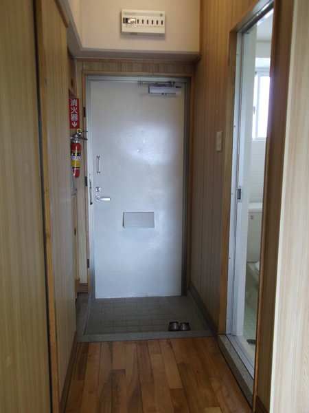 Chateau Toma 3DK Apartment for Rent in Ginowan Village, Okinawa - Thumbnail 3