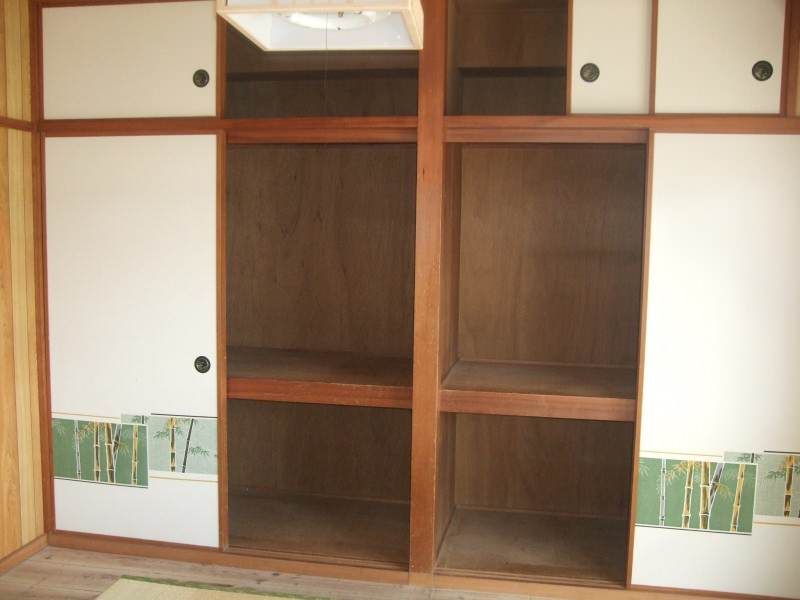2DK Apartment for Rent in Urasoe, Okinawa with Free Internet - Thumbnail 3