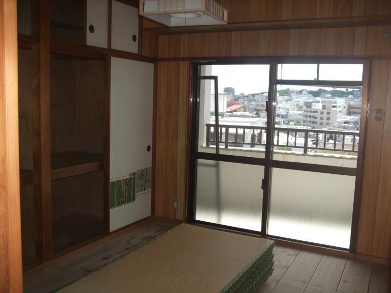 2DK Apartment for Rent in Urasoe, Okinawa with Free Internet - Thumbnail 2