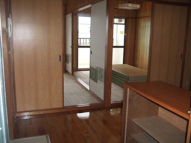 2DK Apartment for Rent in Urasoe, Okinawa with Free Internet - Thumbnail 4
