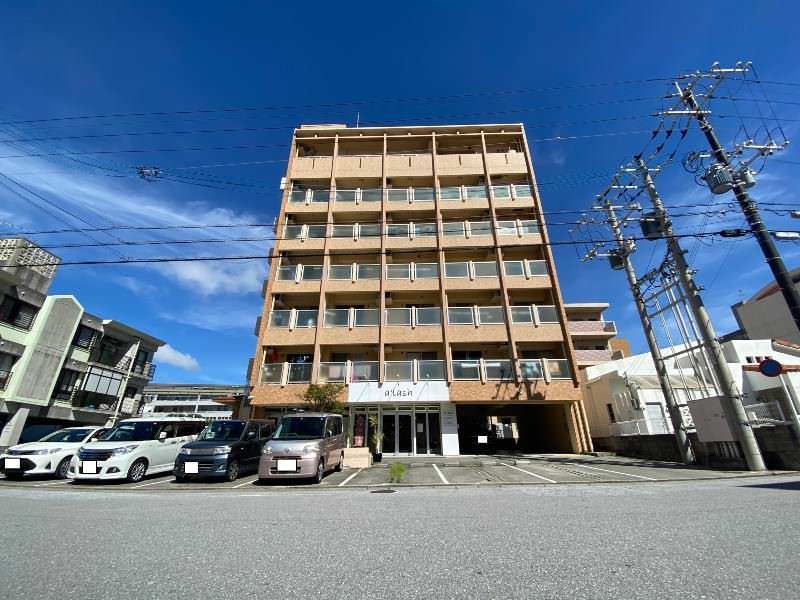 Rent 1K Apartment in Naha Omoromachi with Auto-Lock & Free Internet - Thumbnail 2