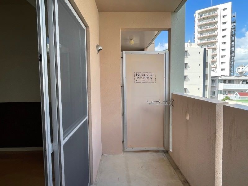 1K Apartment for Rent in Urasoe, Okinawa with Free Internet - Thumbnail 4