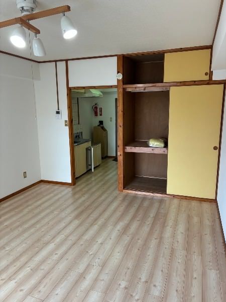 1K Apartment Near Okinawa International University, Ginowan - Thumbnail 3