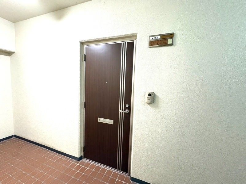 Renovated 2LDK Apartment with South Balcony in Naha, Okinawa - Thumbnail 4