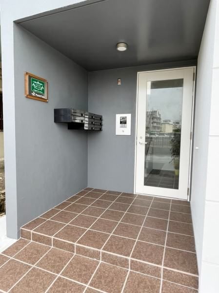 Modern 1DK Apartment with Auto-Lock in Urasoe, Okinawa - Thumbnail 2
