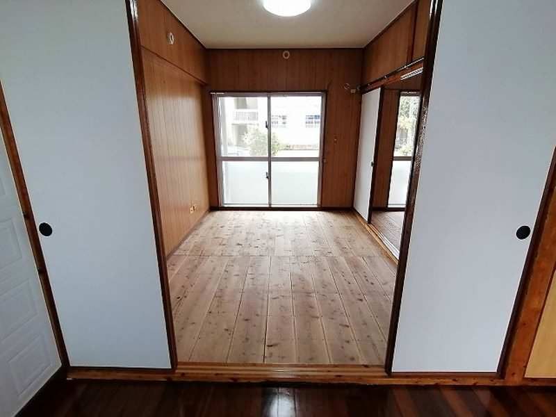 2DK Apartment for Rent in Itoman, Okinawa - 35,000 Yen - Thumbnail 3