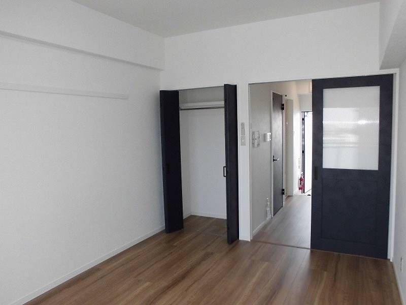 Modern 1K Apartment for Rent in Urasoe, Okinawa - 24.88 sqm - Thumbnail 3