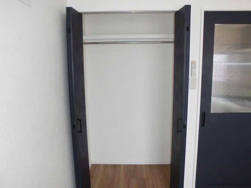 Modern 1K Apartment for Rent in Urasoe, Okinawa - 24.88 sqm - Thumbnail 4