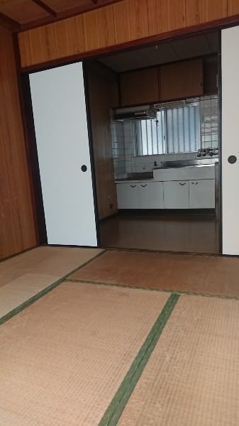 2K Apartment for Rent in Akebono, Naha City - 35,000 Yen - Thumbnail 3
