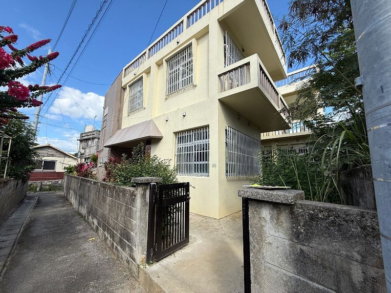Cassidy Court 3LDK Apartment with Garden in Uruma, Okinawa - Thumbnail 2