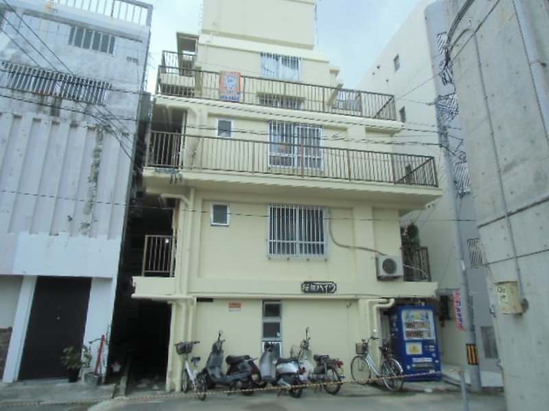 Sakurazaka Heights 1R Apartment for Rent in Naha, Okinawa - Thumbnail 2