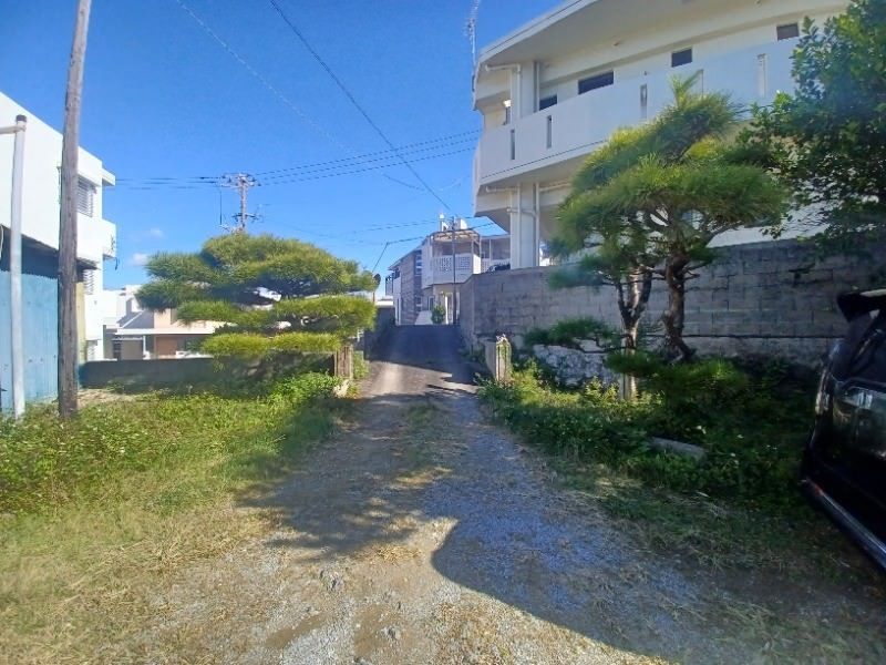 7LDK Reinforced Concrete House with Park Views in Okinawa City - Thumbnail 4